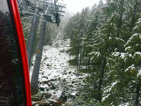 8月黄龙三伏天迎降雪 惊喜游客